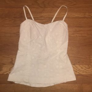 Fitted white flower detail Lilly Pulitzer tank top! Barely worn size 2!